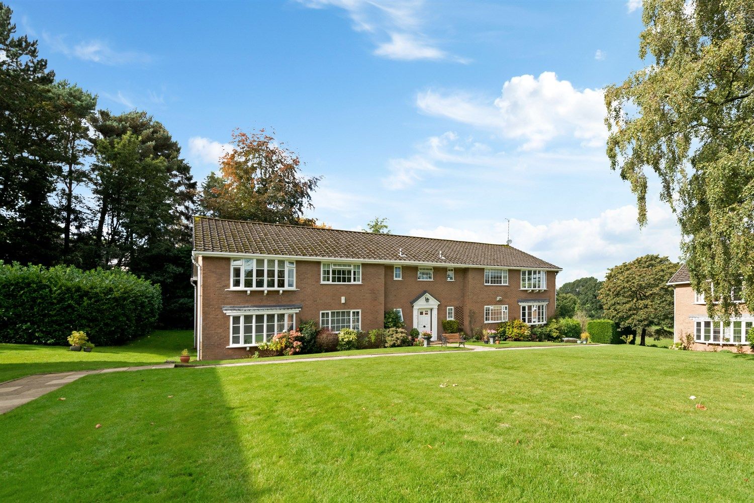 2 bed flat for sale in Castle Hill Court, Prestbury, Macclesfield SK10