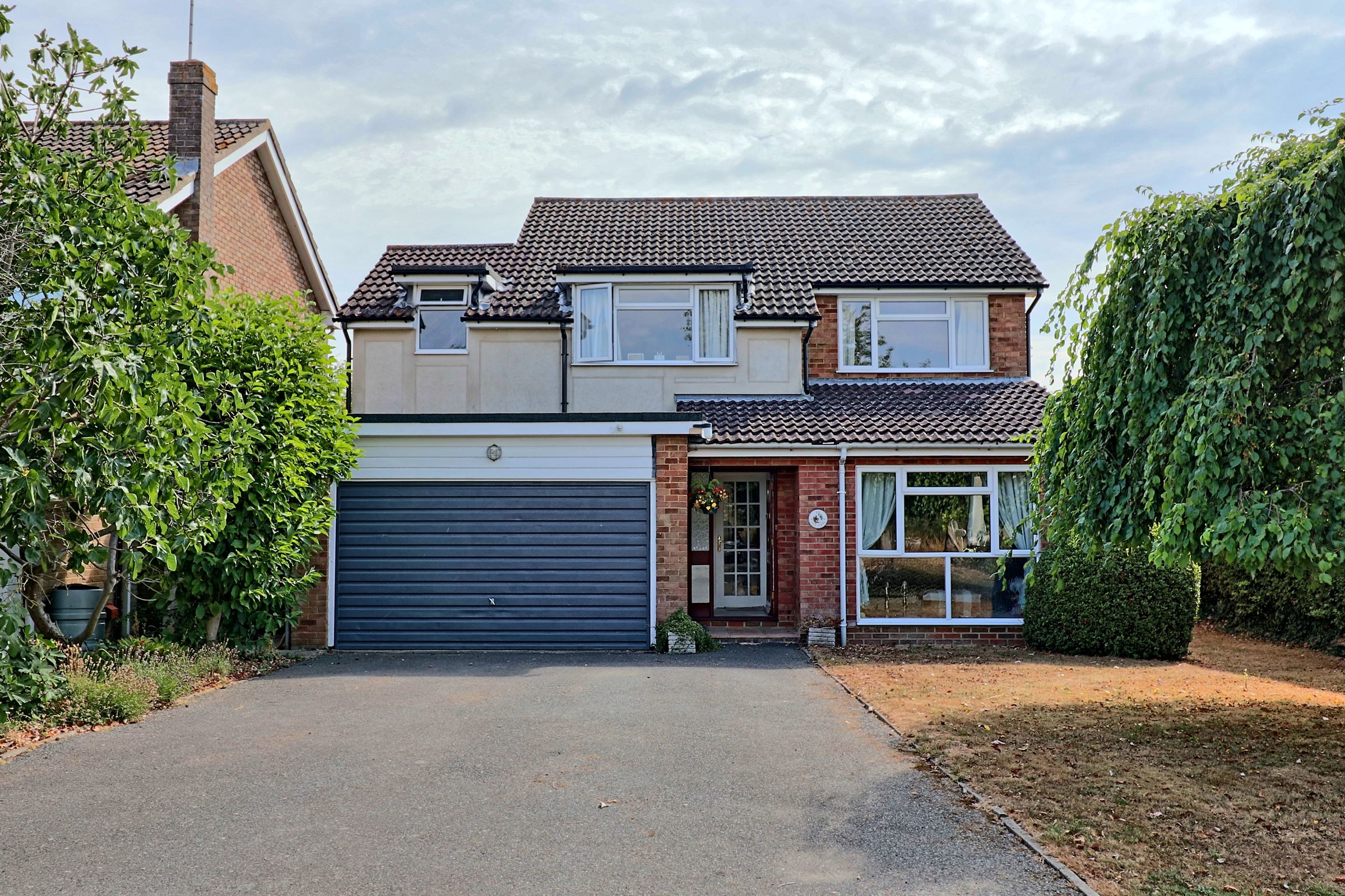 4 bed detached house for sale in The Copse, Bannister Green, Felsted