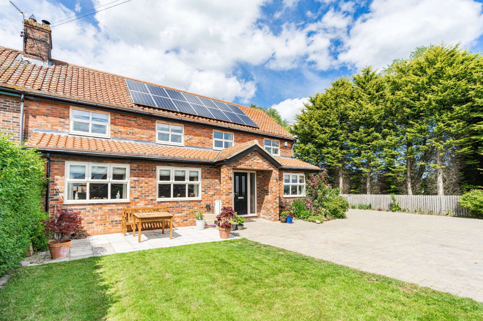 4 bed semidetached house for sale in Station Road, Stannington