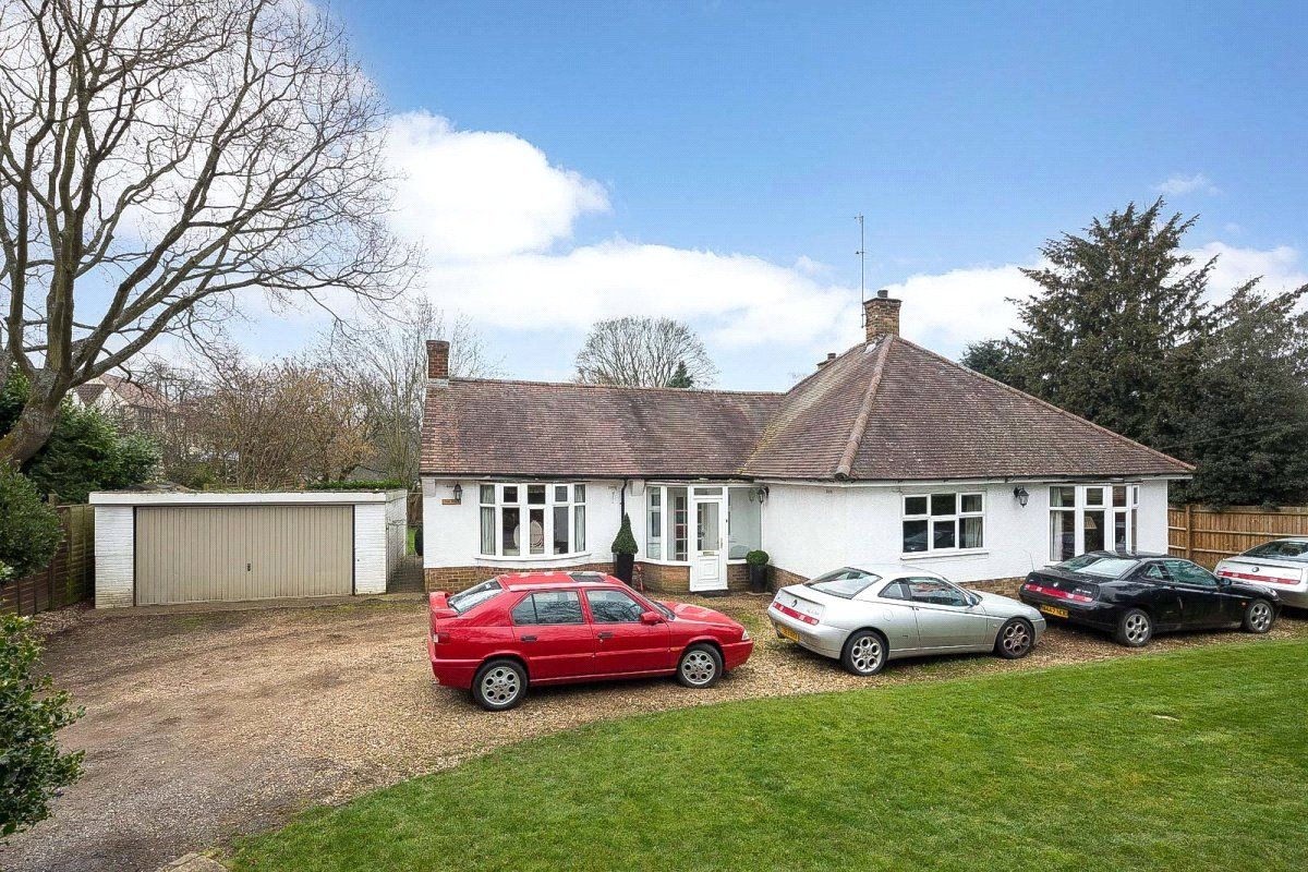 2 bed bungalow for sale in Wellingborough Road, Abington, Northampton