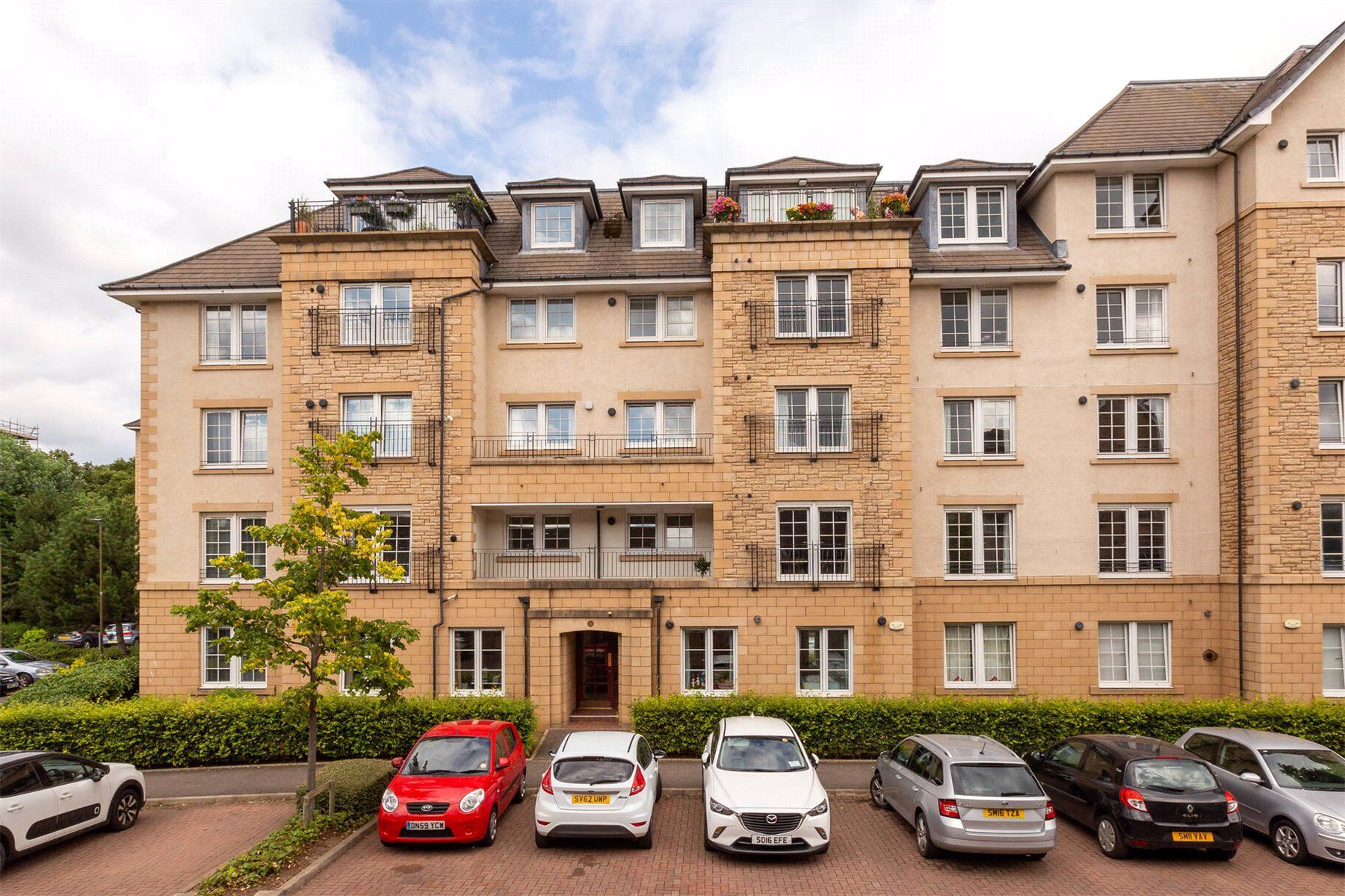 8/5 Powderhall Brae Broughton Edinburgh EH7  