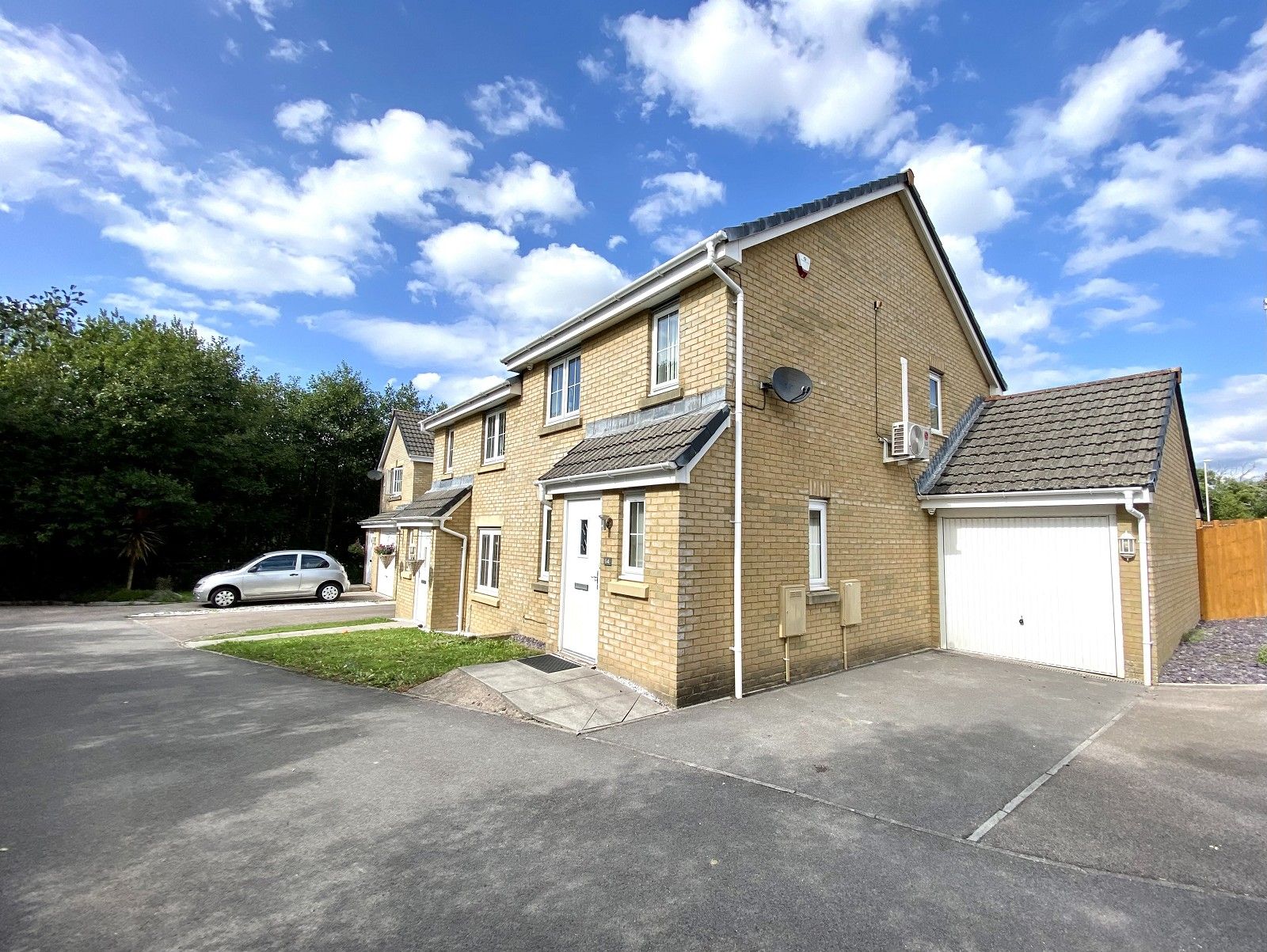 3 bed semidetached house for sale in Clos Tyn Y Coed, Sarn, Bridgend