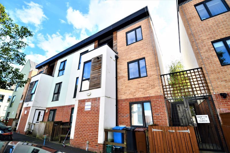 3 bed semidetached house for sale in Greenwood Terrace, Salford M5