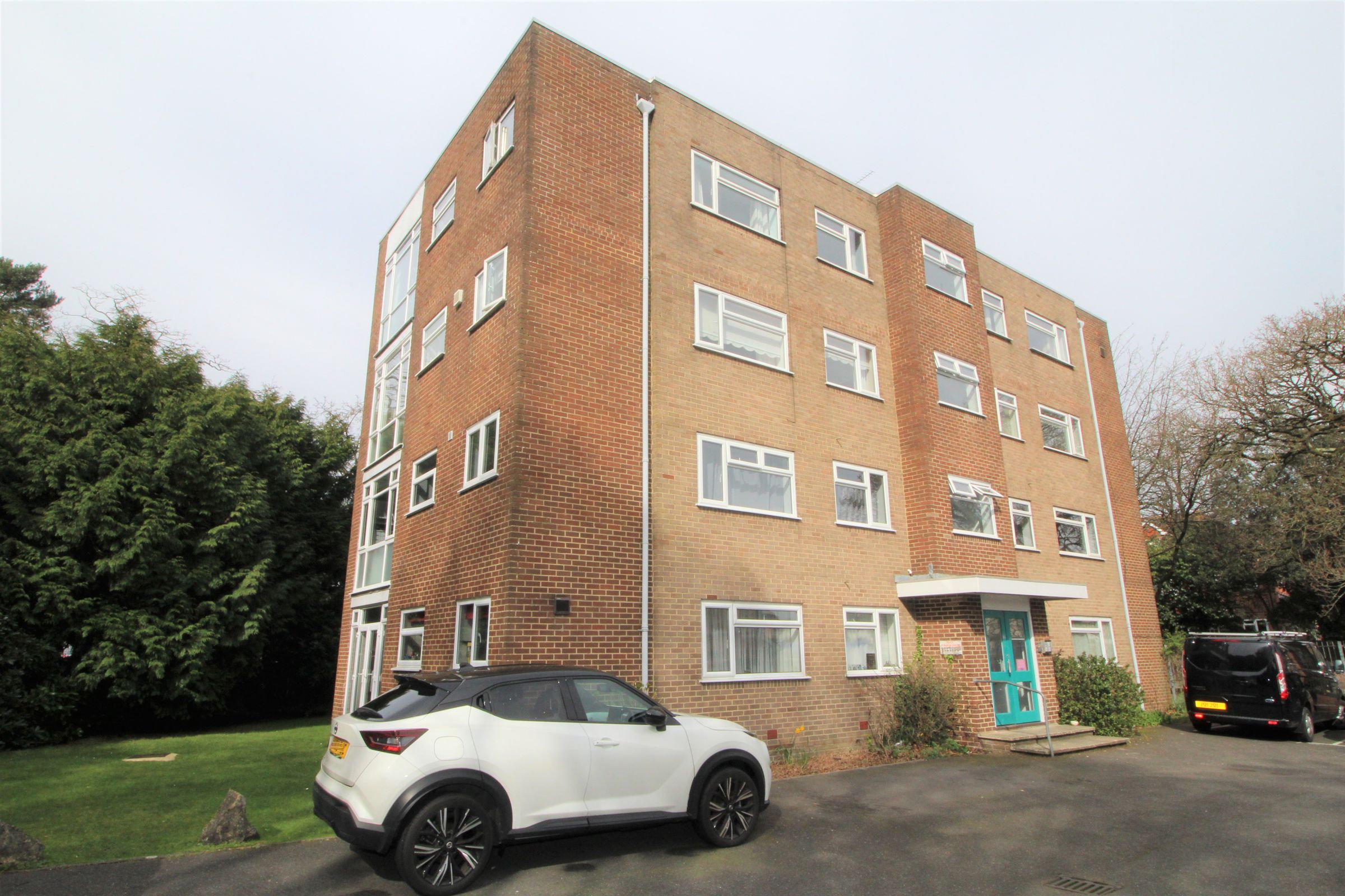 2 bed flat to rent in Mount Road, Parkstone, Poole BH14 Zoopla