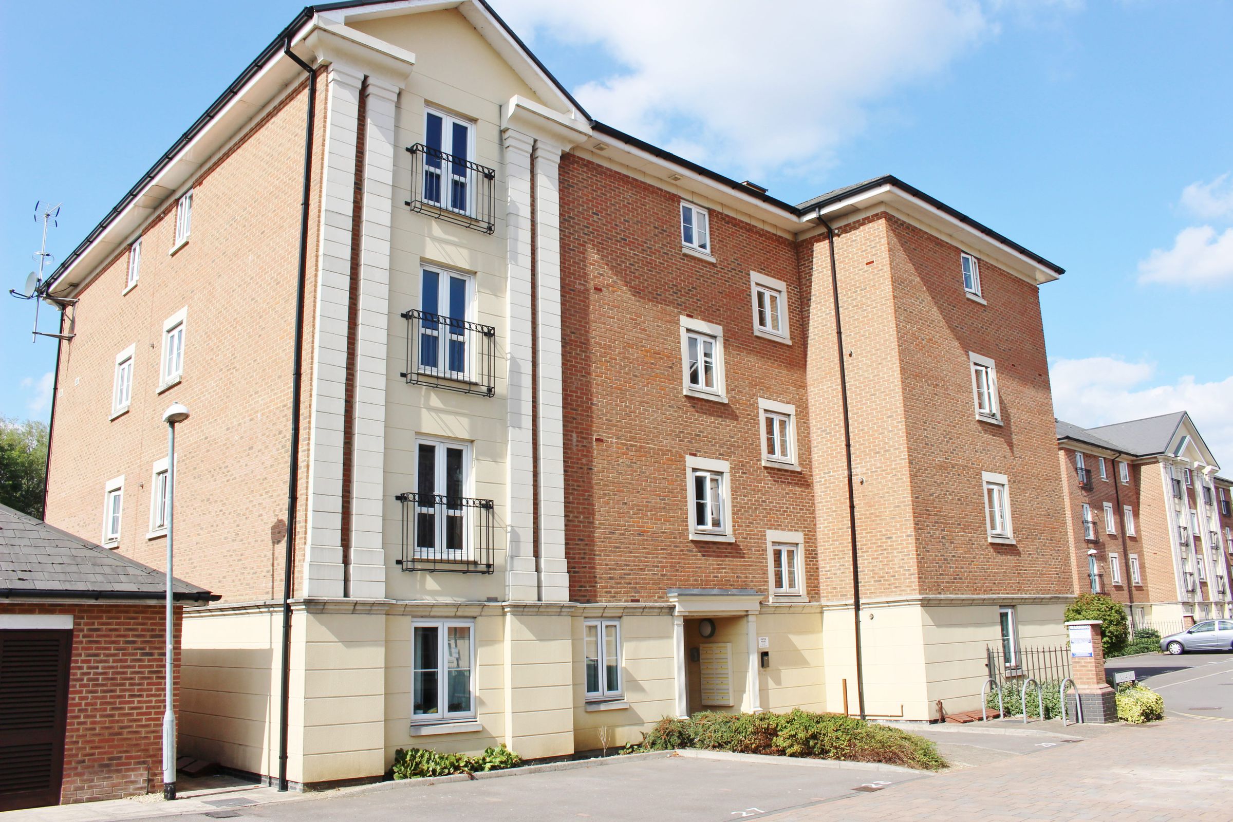 2 bed flat to rent in Brunel Crescent, Swindon SN2 Zoopla