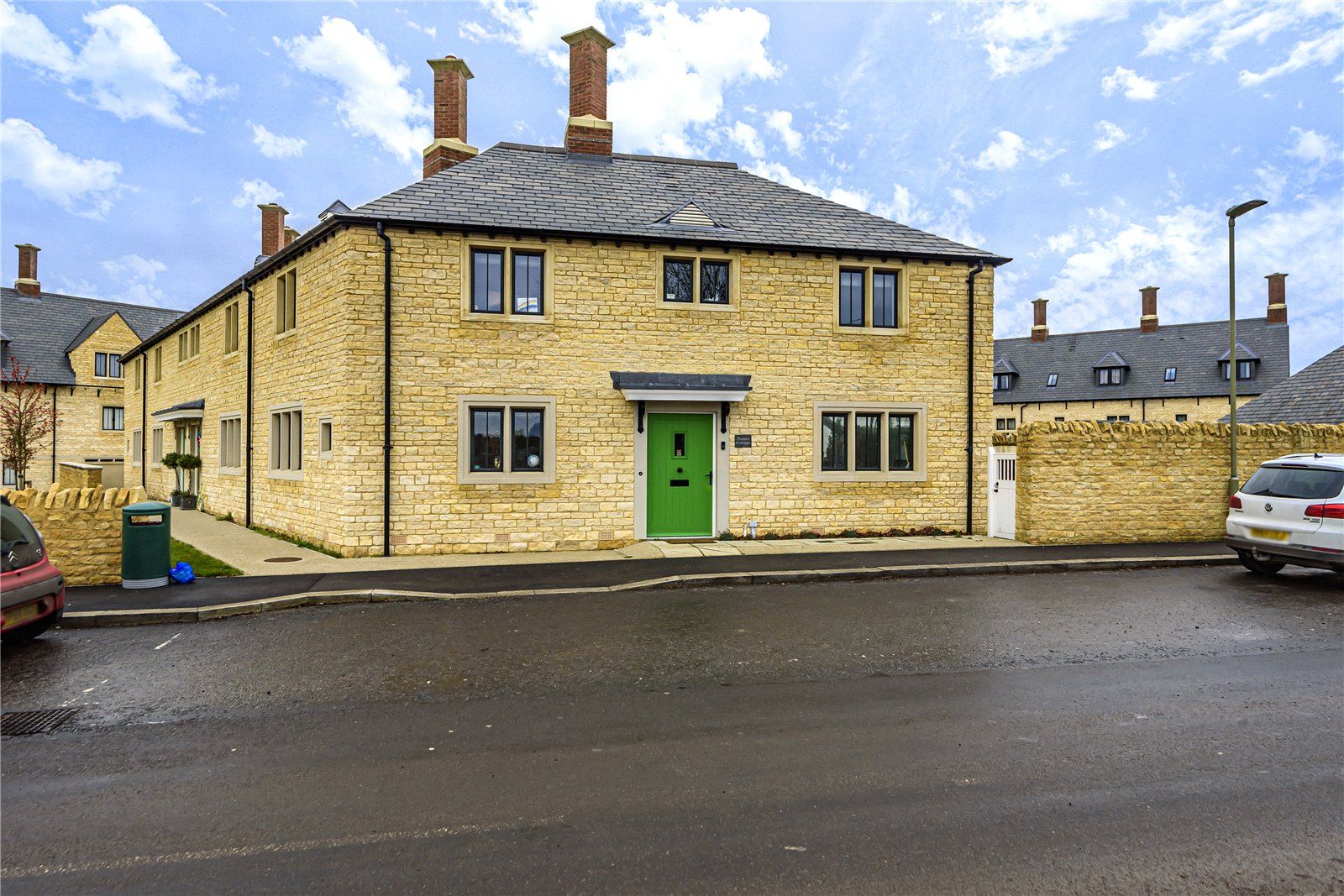 2 bed end terrace house for sale in Dairy Crescent, Bletchingdon