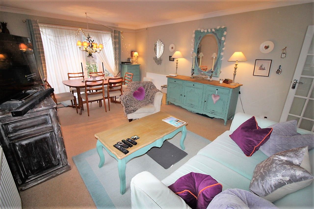 2 bed semidetached house for sale in Carisbrooke Avenue, Great Clacton