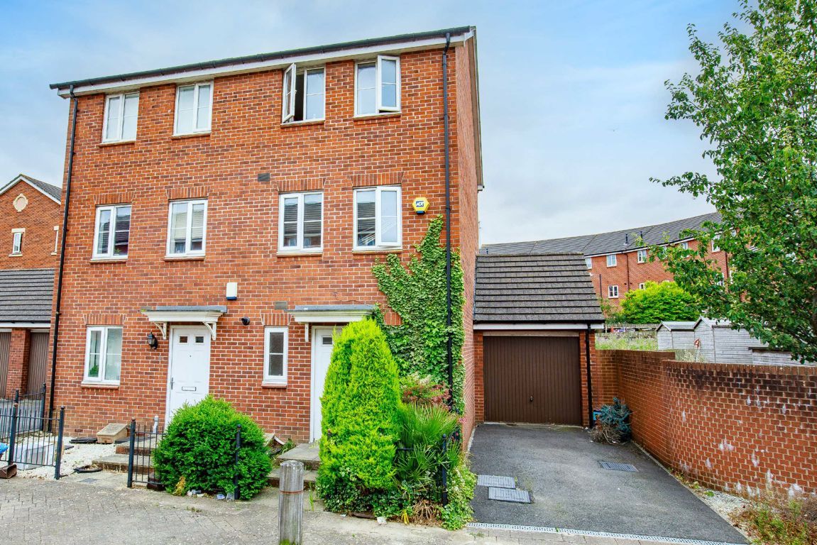 4 bed semidetached house for sale in Beatrix Place, Horfield, Bristol