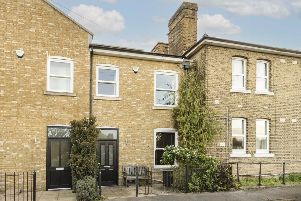3 bed property for sale in Heathfield Square, London SW18 Zoopla