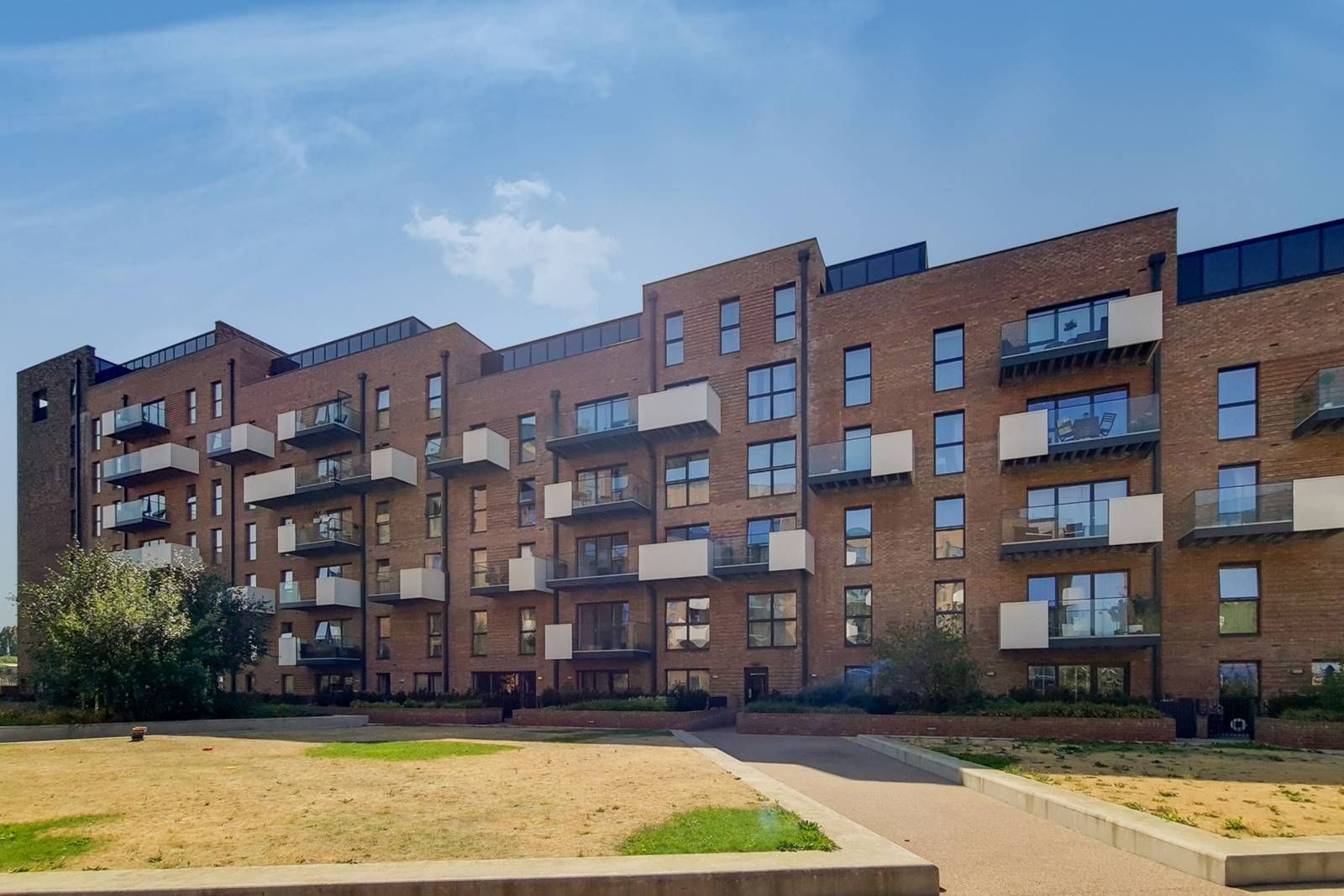 3 bed flat for sale in Purbeck Gardens, Lower Sydenham, London SE26