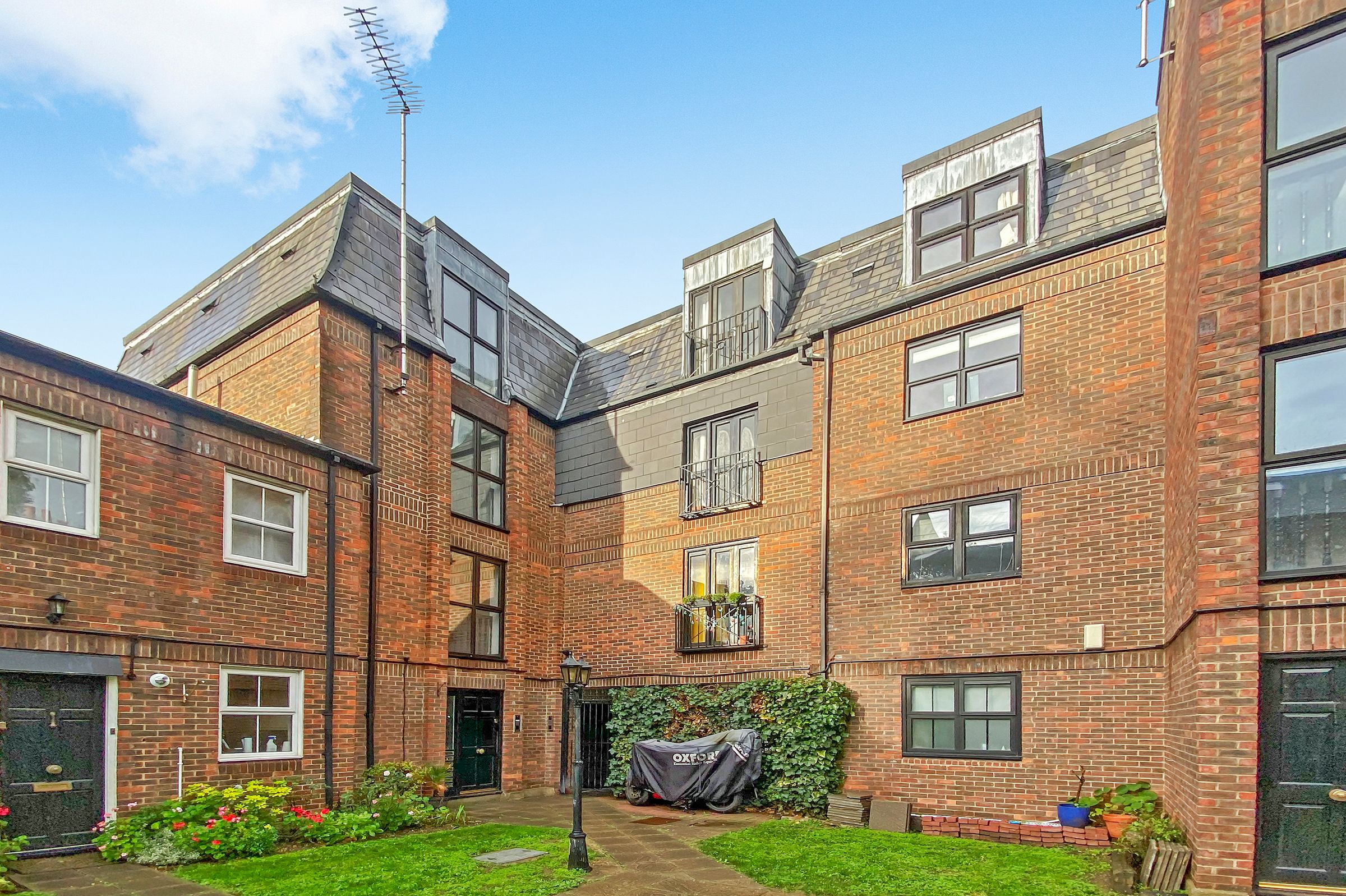 1 bed flat to rent in Bartholomew Square, Cudworth Street, Whitechapel