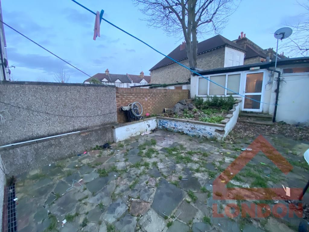 5 bed shared to rent in Lower Road,