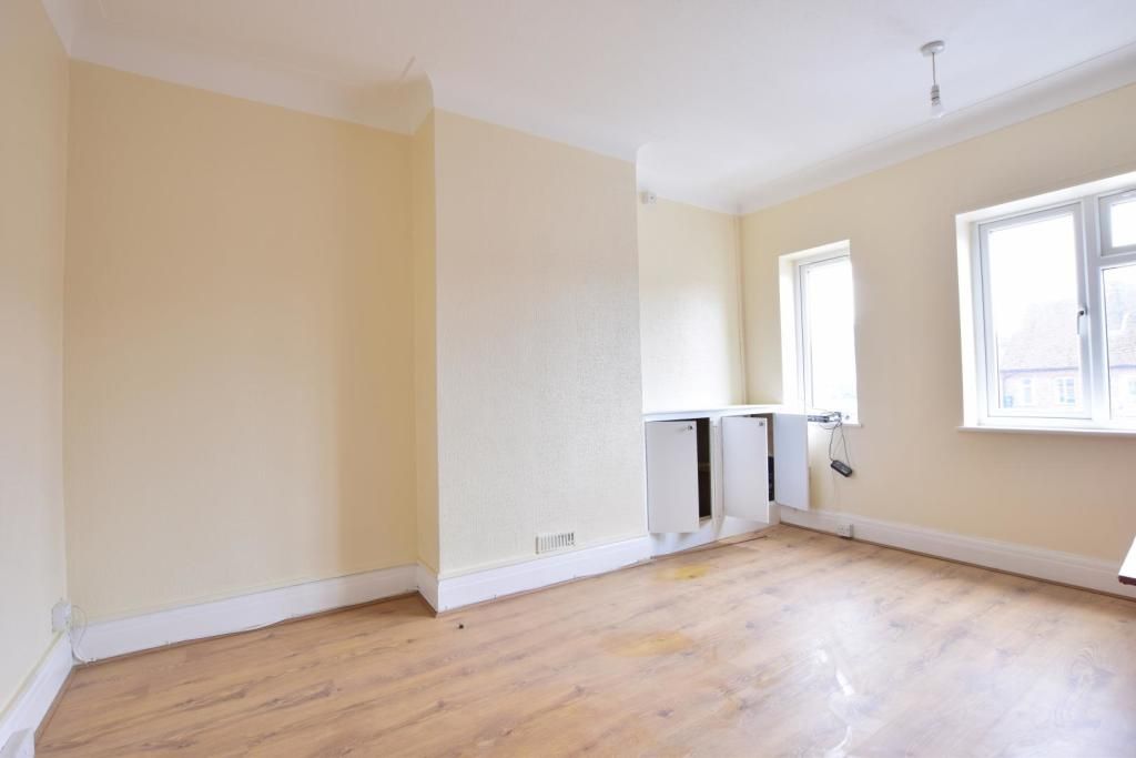 4 bed flat to rent in Marlborough Parade, Uxbridge, Middlesex UB10 Zoopla