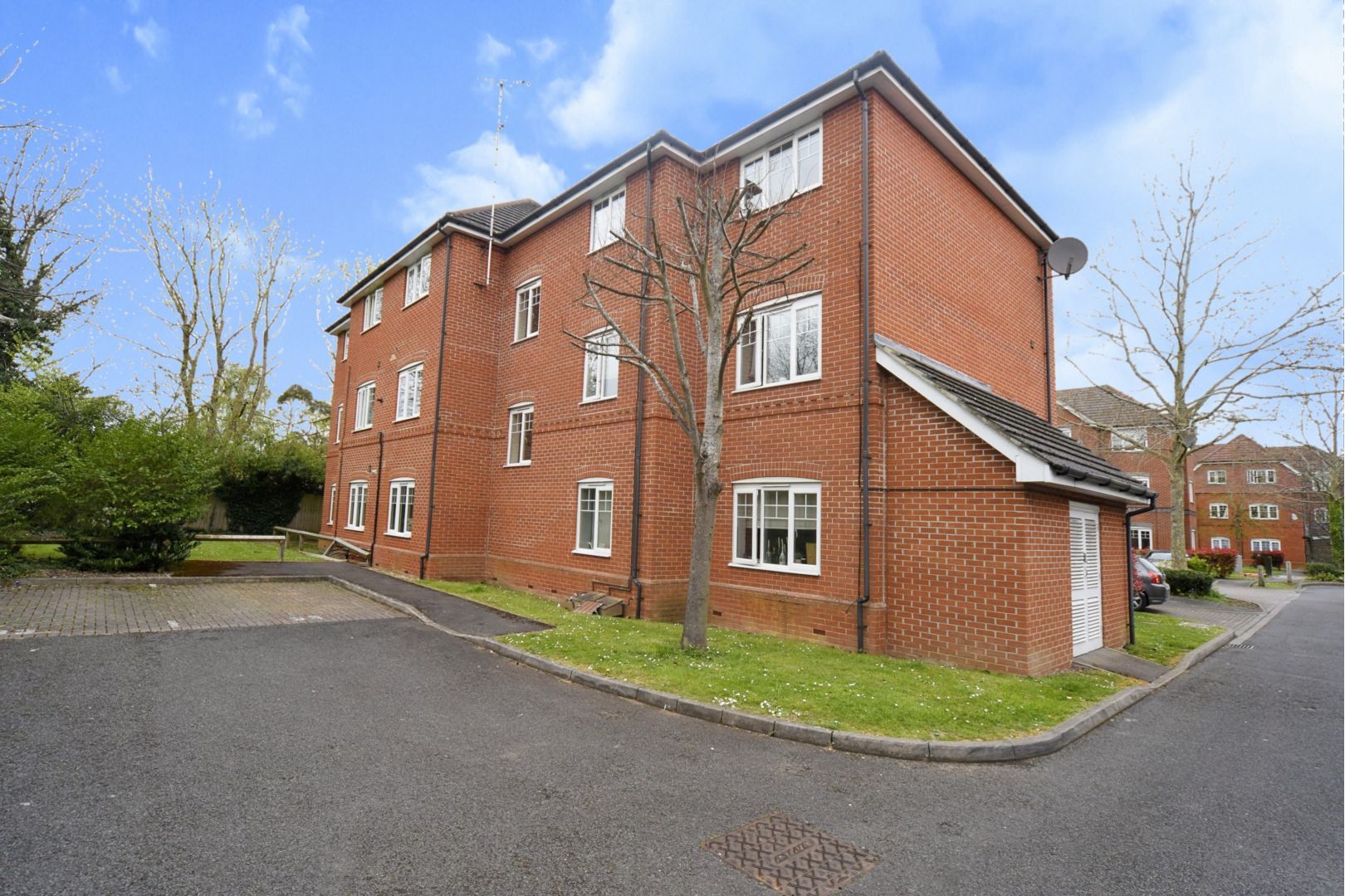 2 bed flat for sale in Ashdene Gardens, Reading RG30 Zoopla