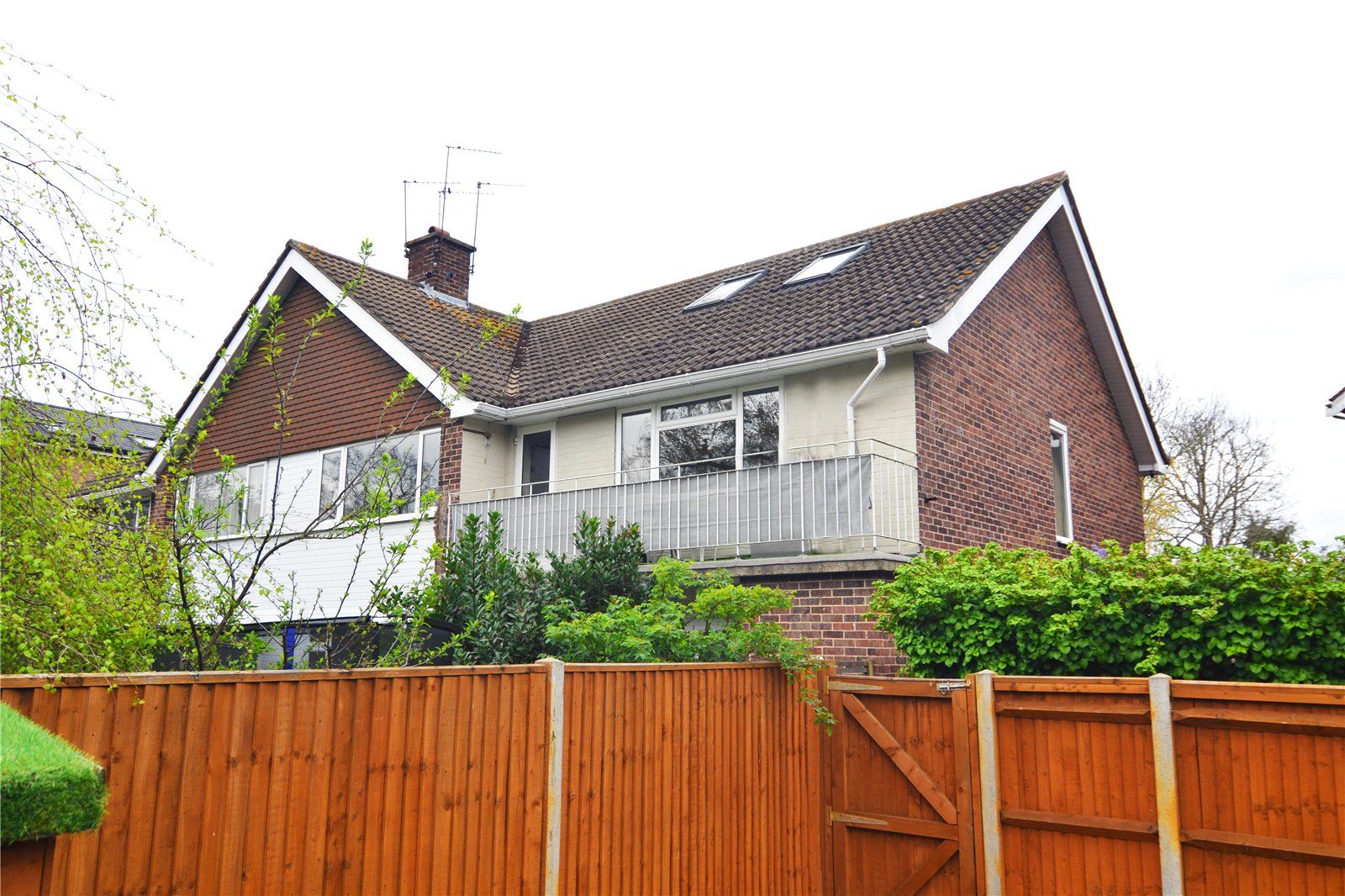 2 bed for sale in Vicarage Road, Hampton Wick, Kingston Upon