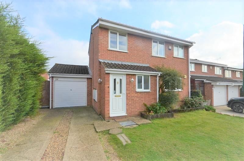 4 bed end terrace house for sale in Aylsham Drive, Ickenham UB10 Zoopla