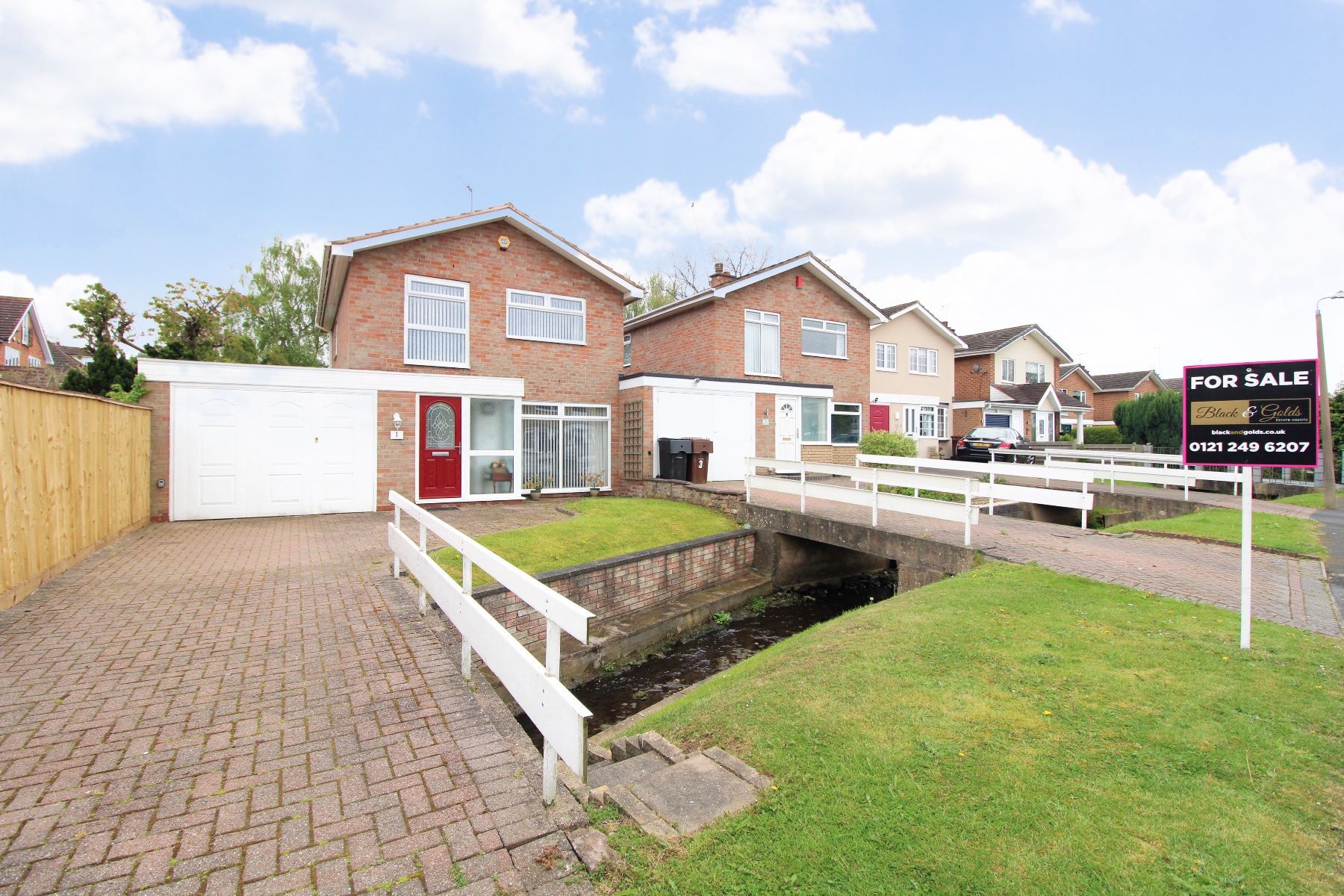 3 bed linkdetached house for sale in Lynbrook Close, Hollywood