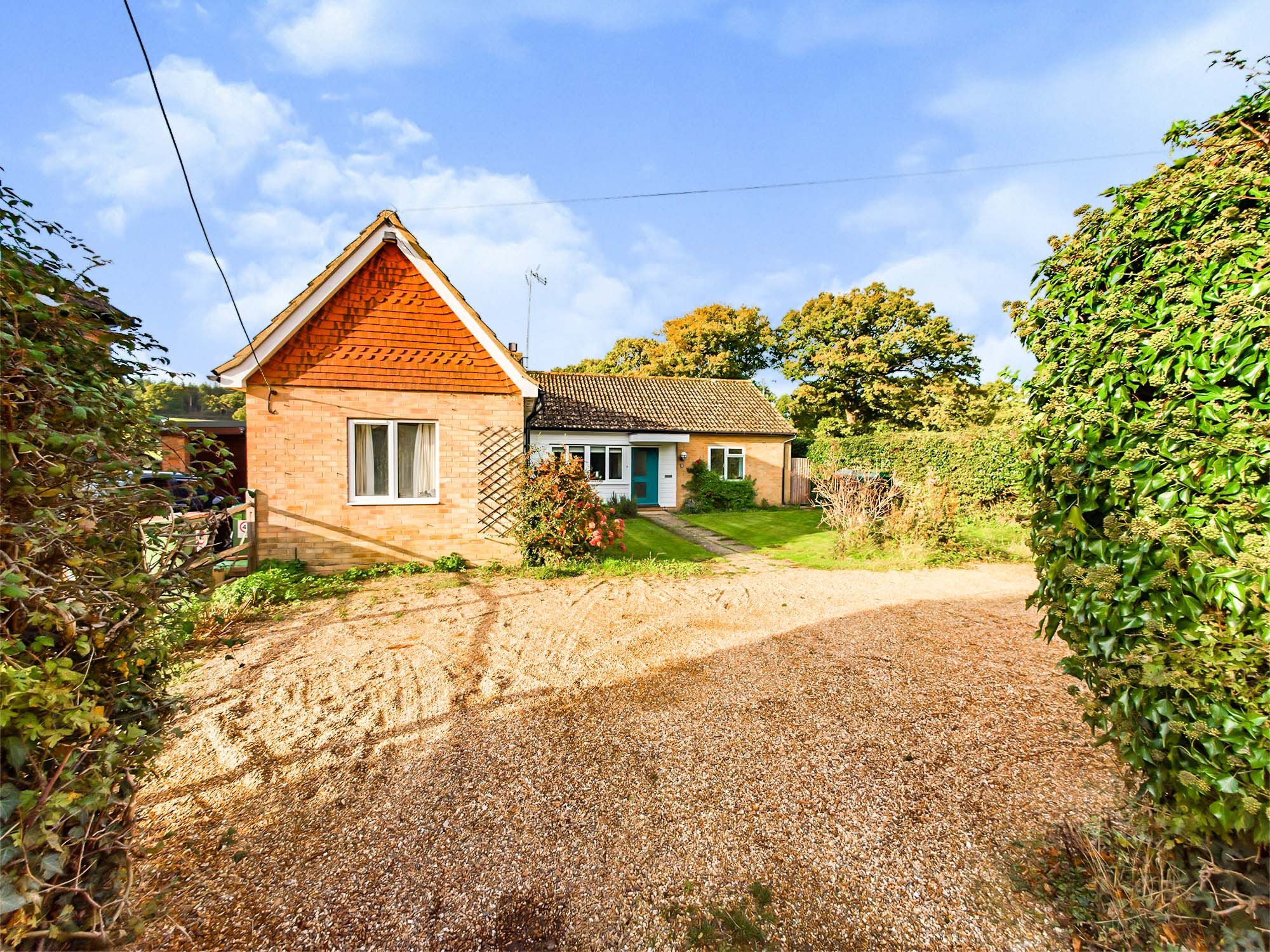 3 bed detached bungalow for sale in Nuthurst Road, Monks Gate, Horsham