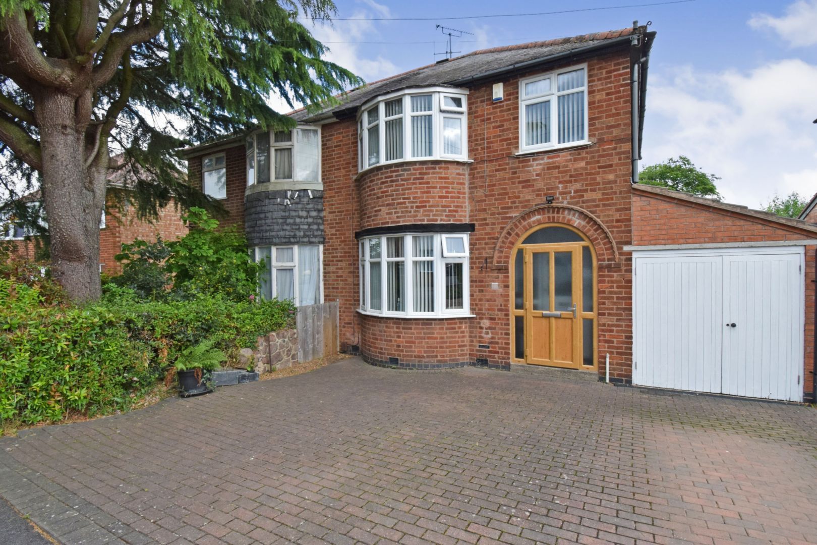 3 bed semidetached house for sale in Cardinals Walk, Off Scraptoft