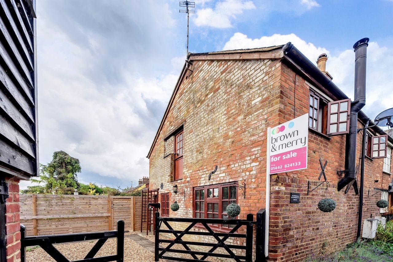 2 bed semidetached house for sale in Cheddington Lane, Long Marston