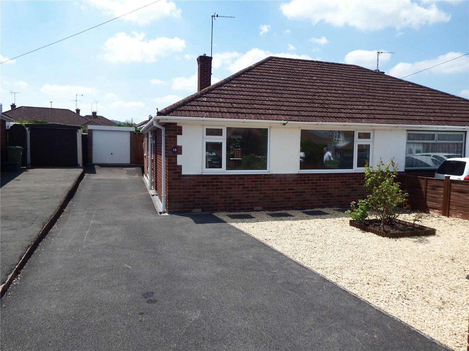 2 bed bungalow to rent in St Davids Close, Cheltenham, Gloucestershire