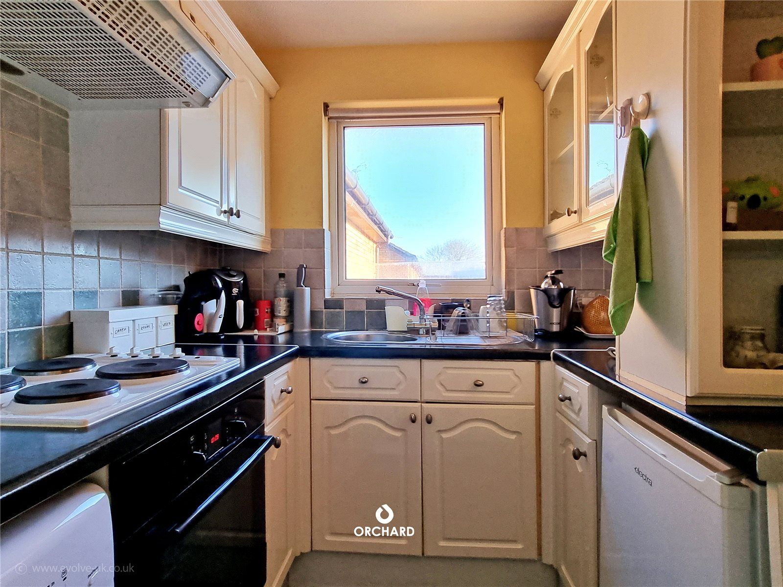 1 bed flat to rent in Hindhead Close, Hillingdon UB8 Zoopla