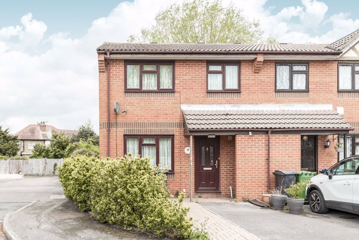 3 bed property for sale in Chaffinch Close, Tolworth, Surbiton KT6 Zoopla