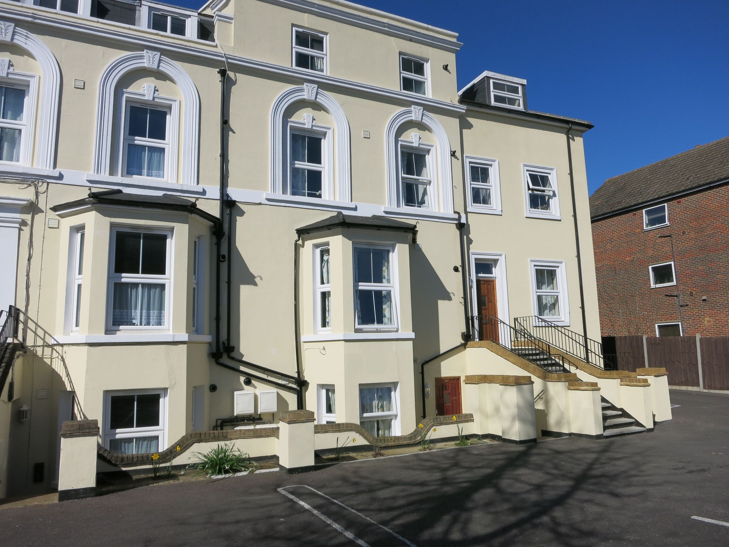 3 bed flat to rent in Hook Road, Surbiton KT6 Zoopla