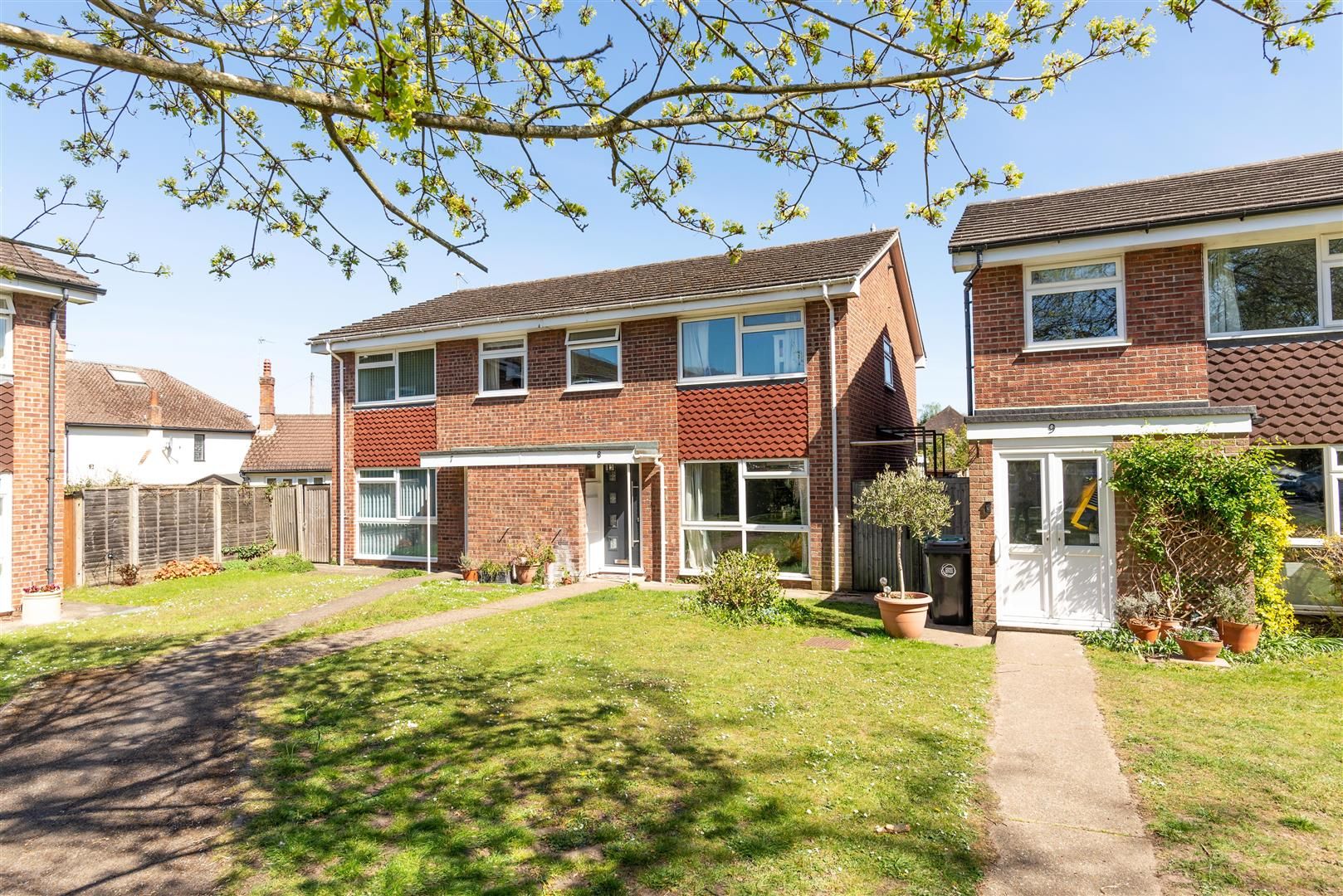 4 bed semidetached house for sale in Frith Knowle, Hersham, WaltonOn