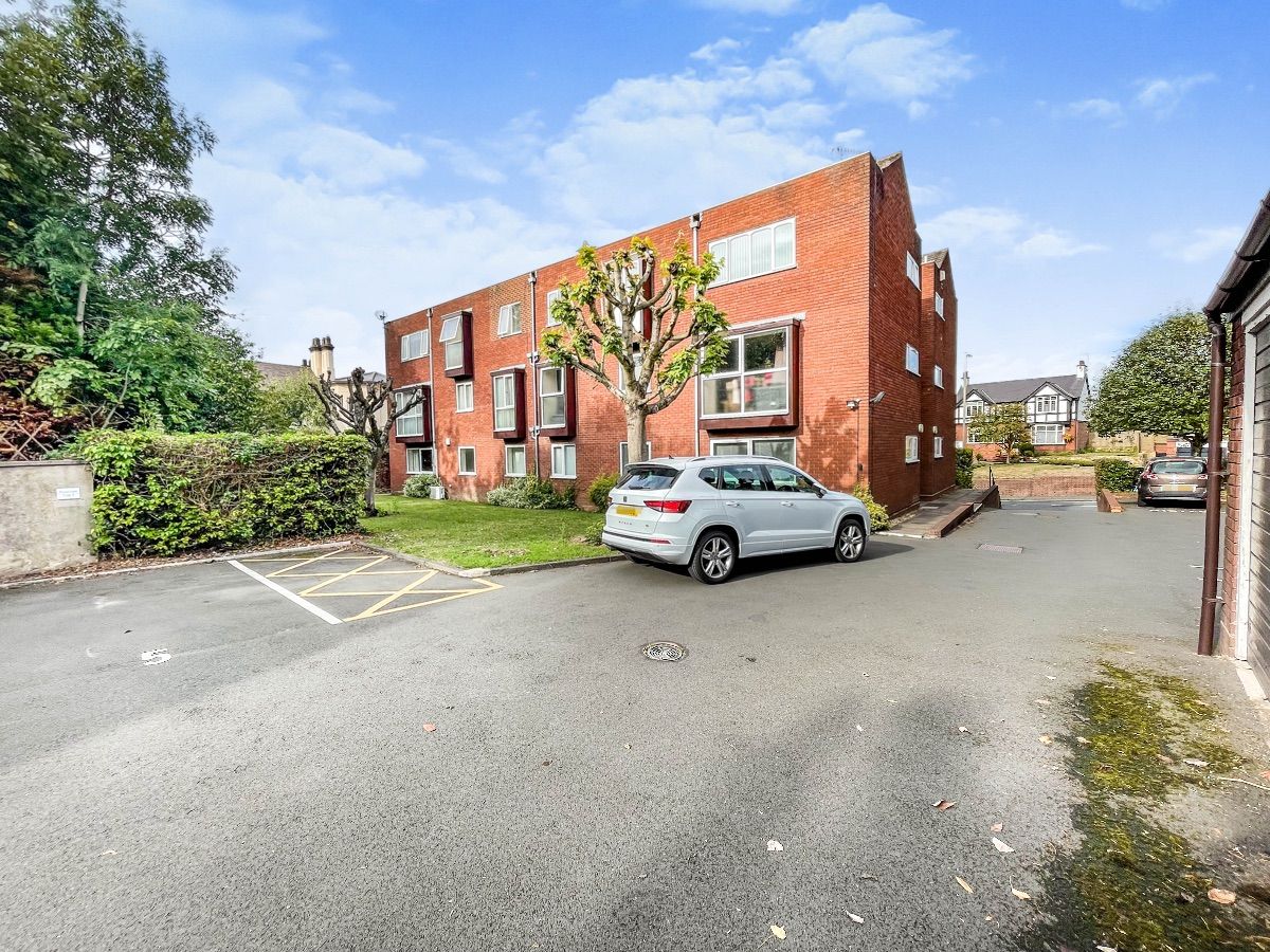 2 bed flat for sale in Flat, Richmond Gardens, High Street, Amblecote