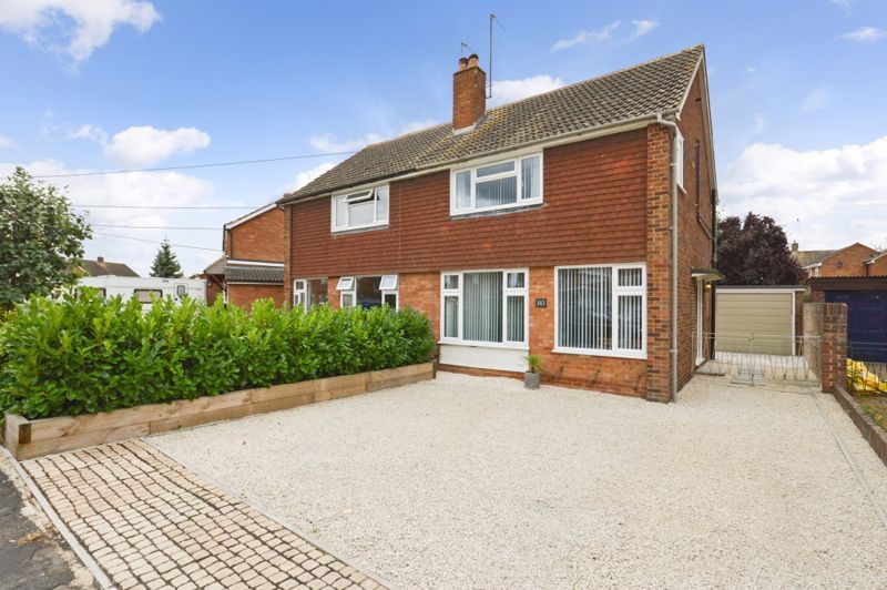 3 bed semidetached house for sale in Ingram Avenue, Aylesbury HP21