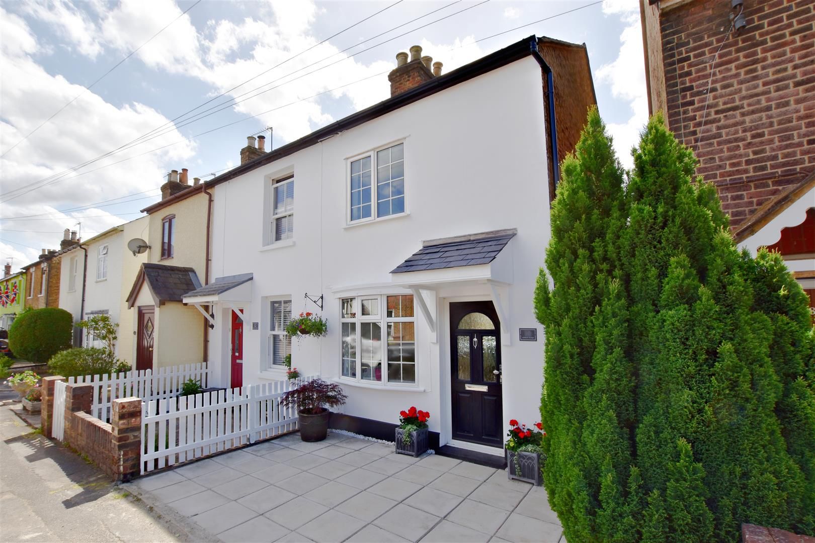 2 bed end terrace house for sale in Adrian Road, Abbots Langley WD5