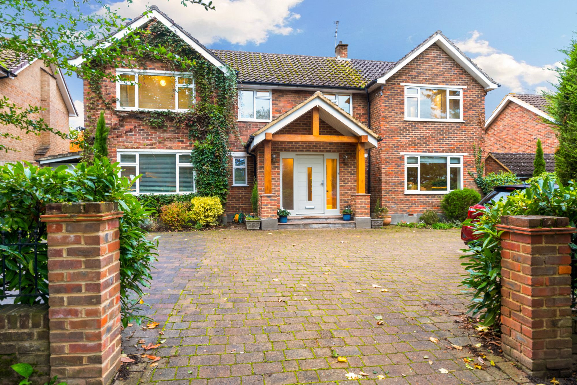 4 bed detached house for sale in Oaken Lane, Surrey KT100Rg KT10 Zoopla