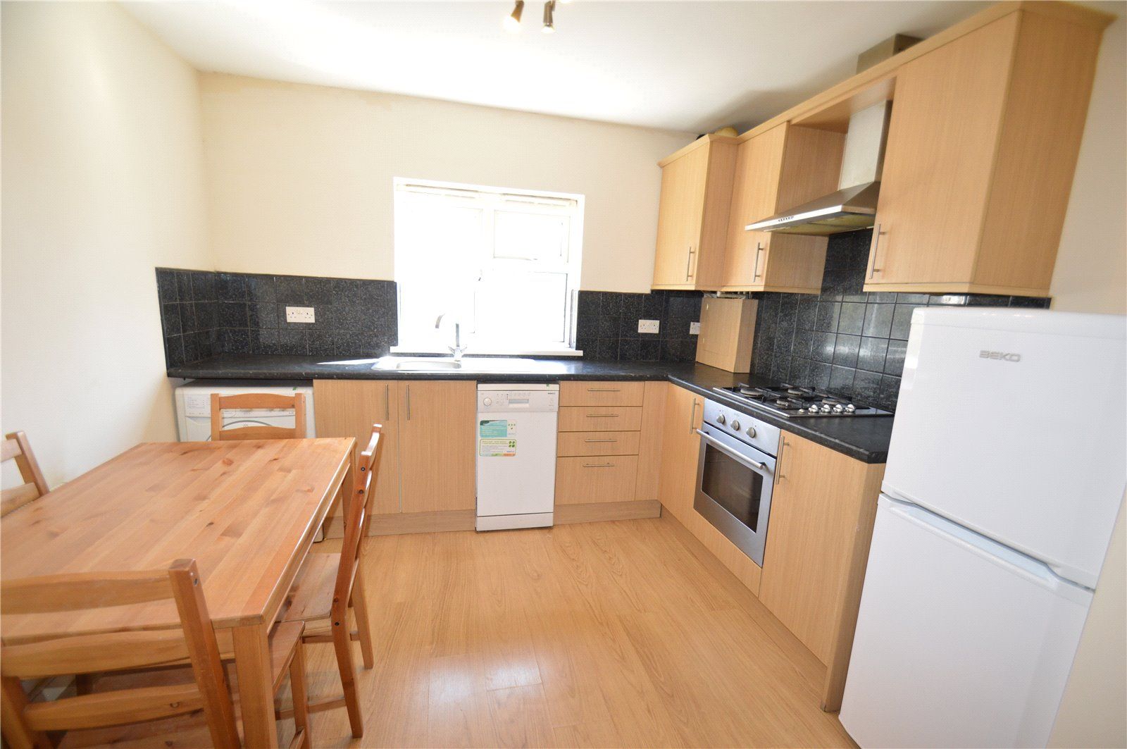 1 bed flat to rent in Woodcote Grove Road, Coulsdon CR5 Zoopla