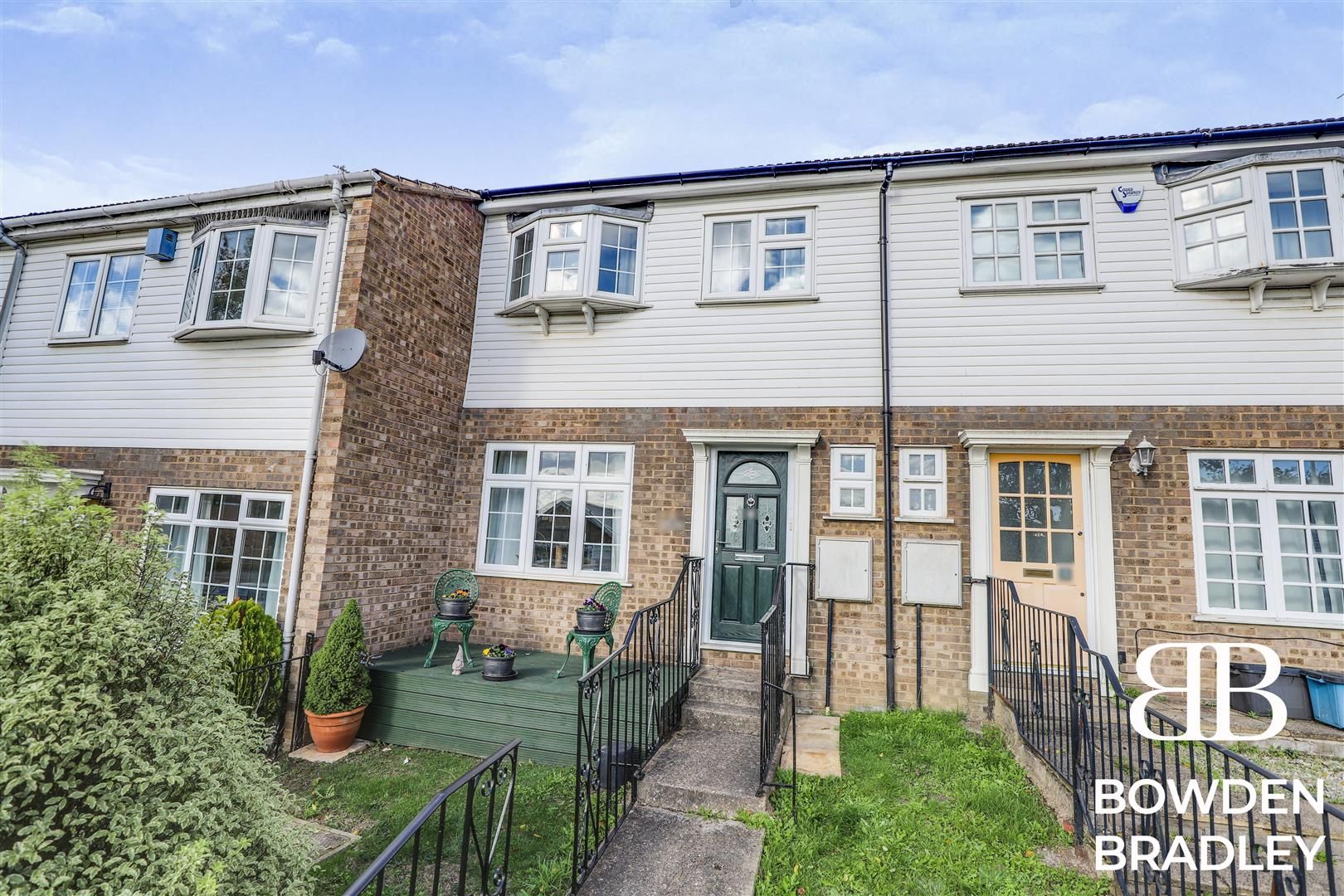 3 bed terraced house for sale in Amwell View, New North Road, Ilford