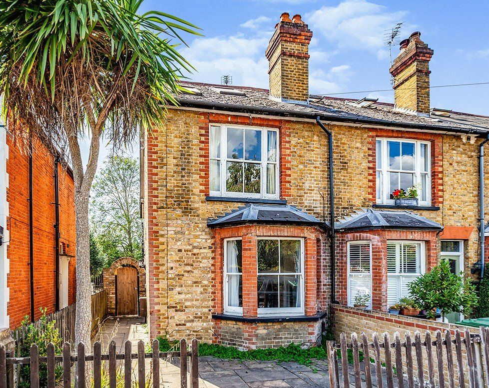 4 bed end terrace house to rent in Harvest Road, Englefield Green