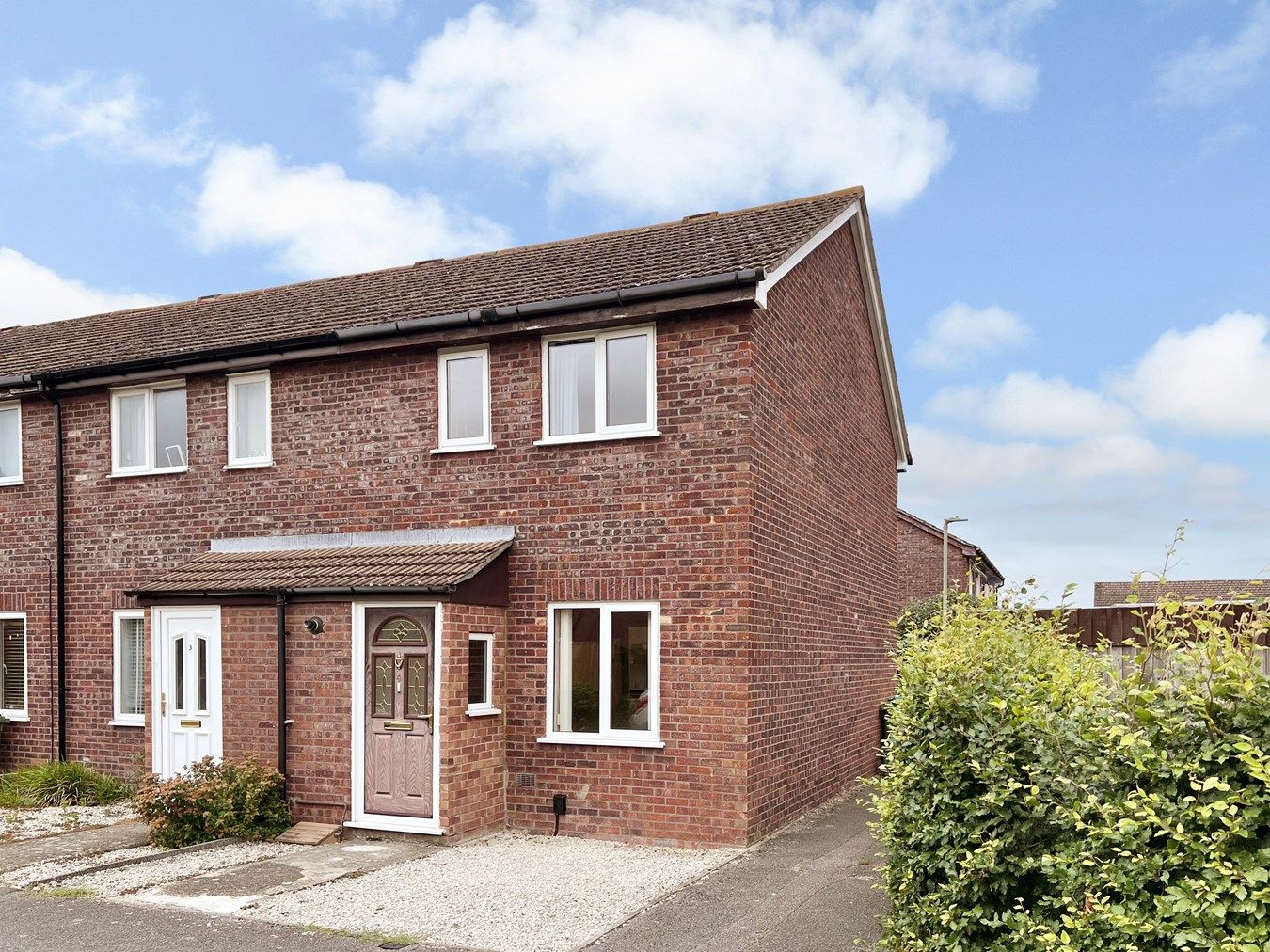 2 bed end terrace house for sale in Peregrine Way, Grove, Wantage OX12