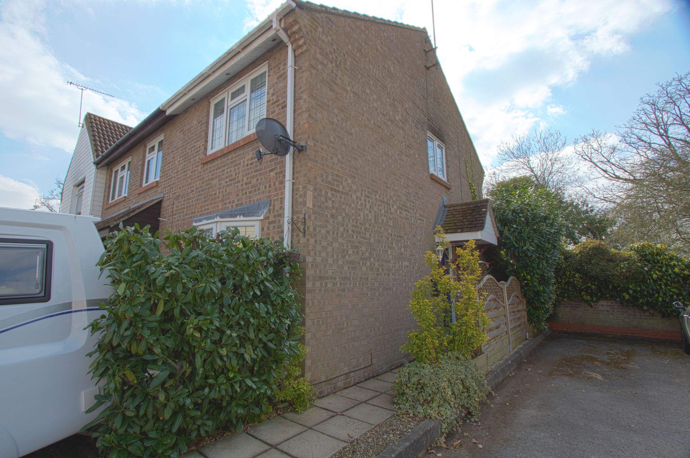 2 bed end terrace house for sale in Cornflower Gardens, Billericay CM12 Zoopla