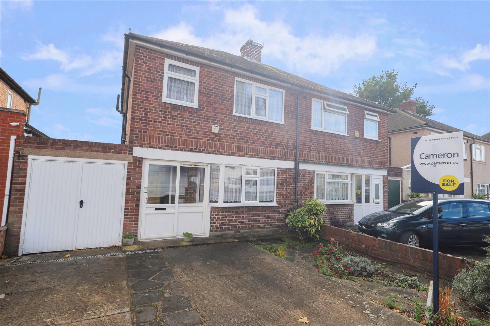 3 bed property for sale in Windsor Avenue, Hillingdon, Uxbridge UB10