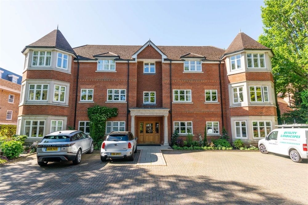 46 Queens Road, Weybridge, Surrey KT13  