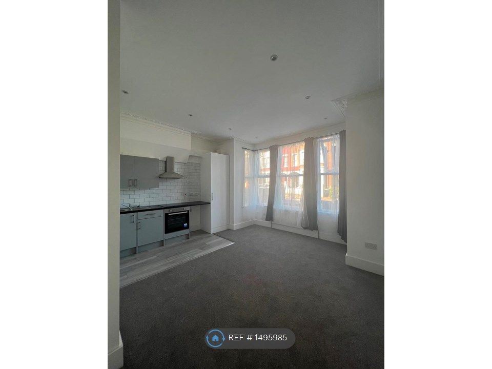 Studio to rent in York Road, SouthendOnSea SS1 Zoopla