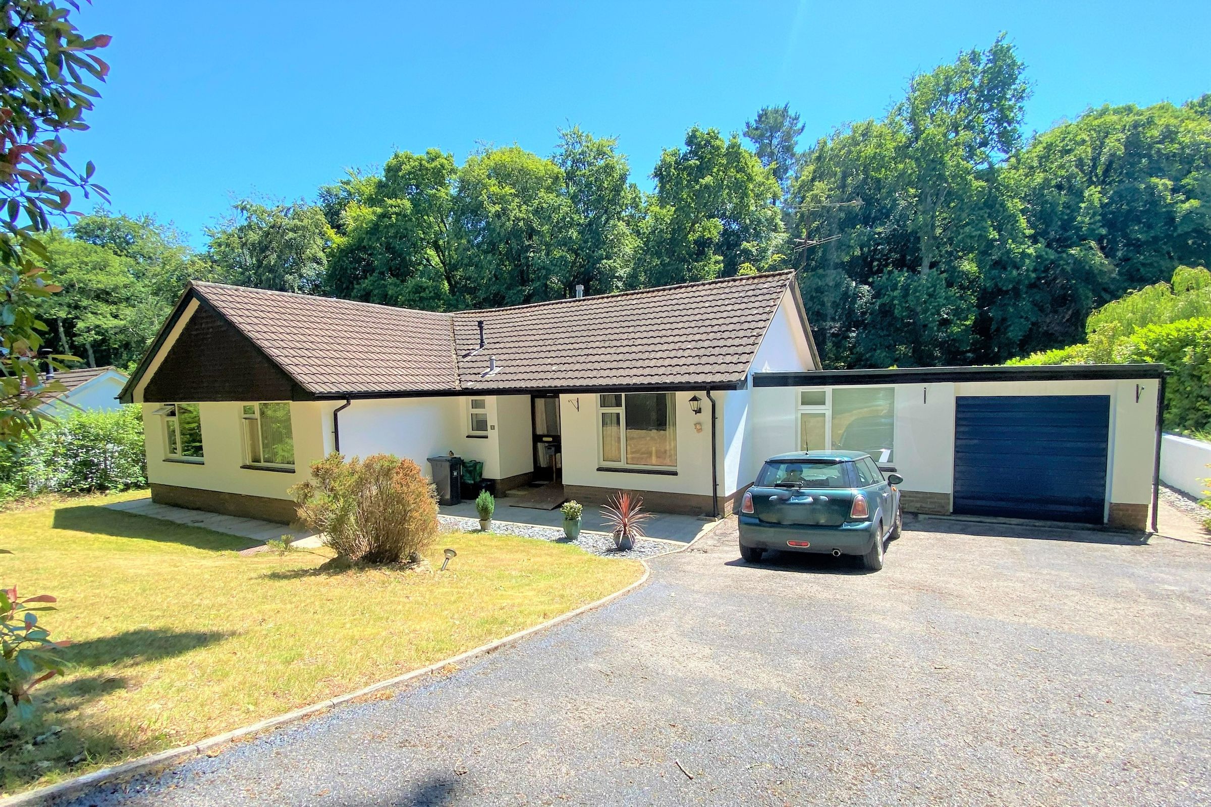 3 bed detached bungalow for sale in Broad Oak Close, West Hill, Ottery