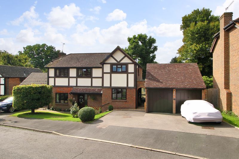5 bed detached house for sale in Britts Farm Road, Buxted, East Sussex