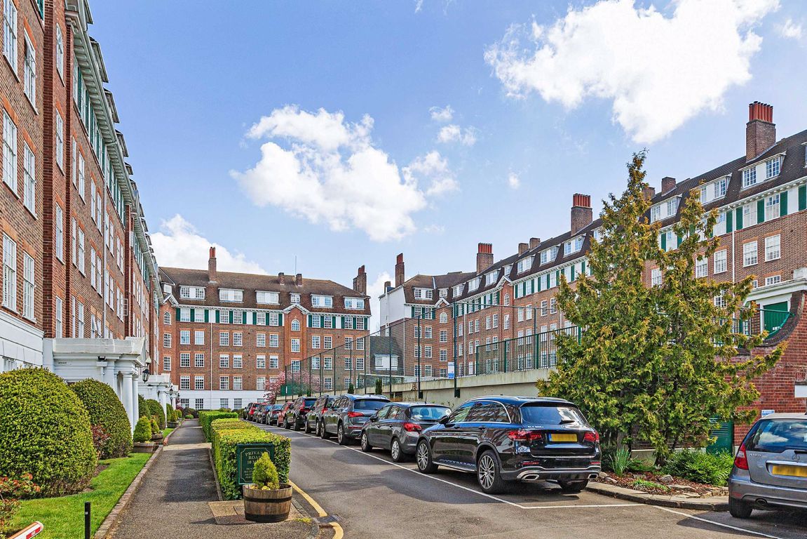 3 bed flat for sale in Richmond Hill Court, Richmond TW10 Zoopla
