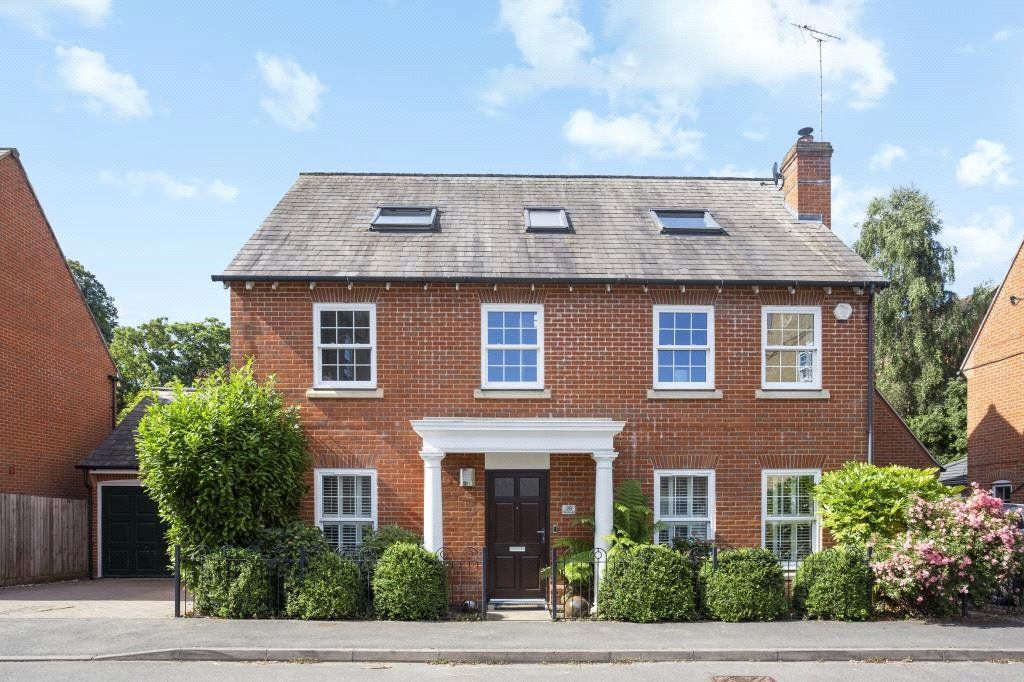 6 bed country house for sale in Otterbourne Walk, Sherfield On Loddon