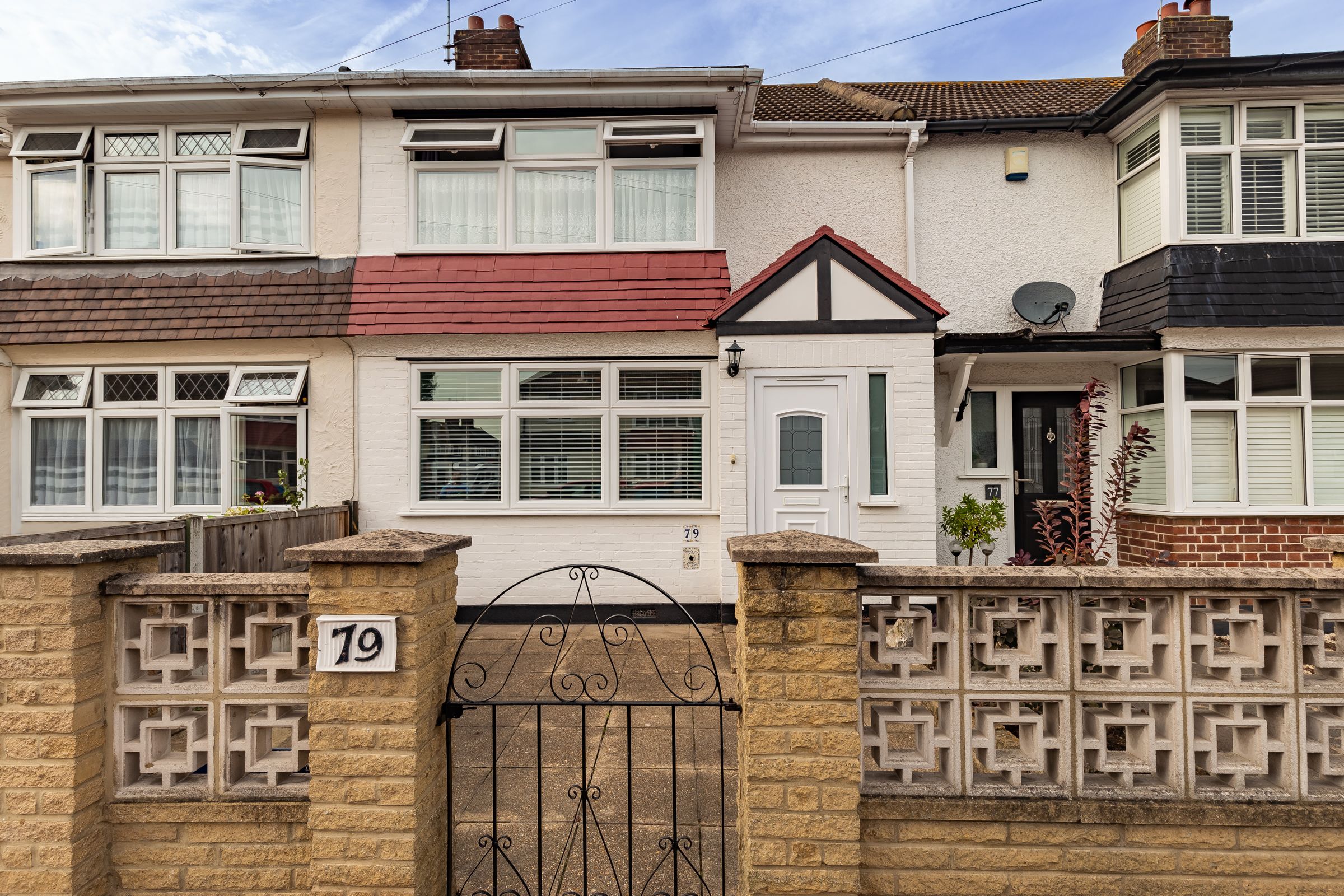 2 bed terraced house for sale in Avondale Drive, Loughton IG10 Zoopla