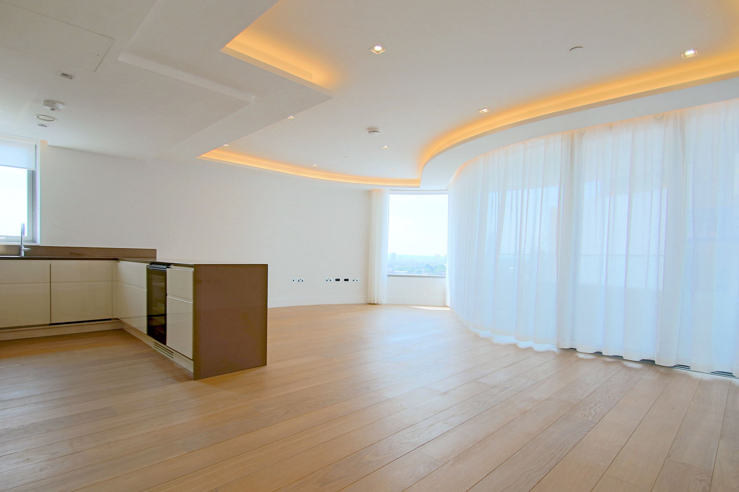 3 bed flat to rent in Albert Embankment, The Corniche, Lambeth, London