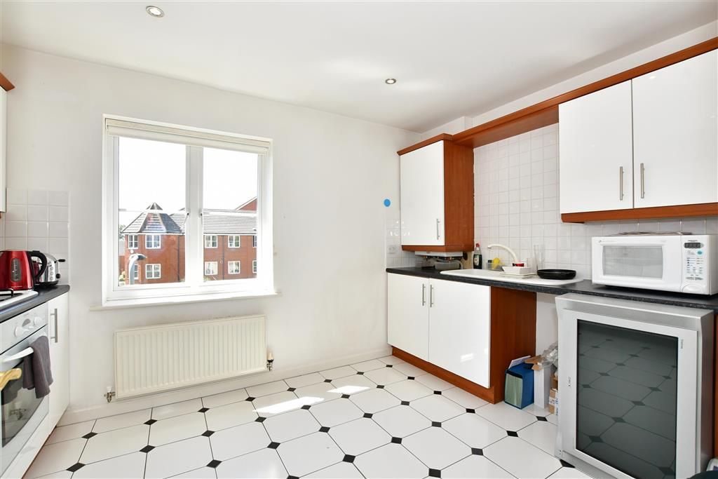 2 bed flat for sale in Bengeo Gardens, Romford, Essex RM6 Zoopla