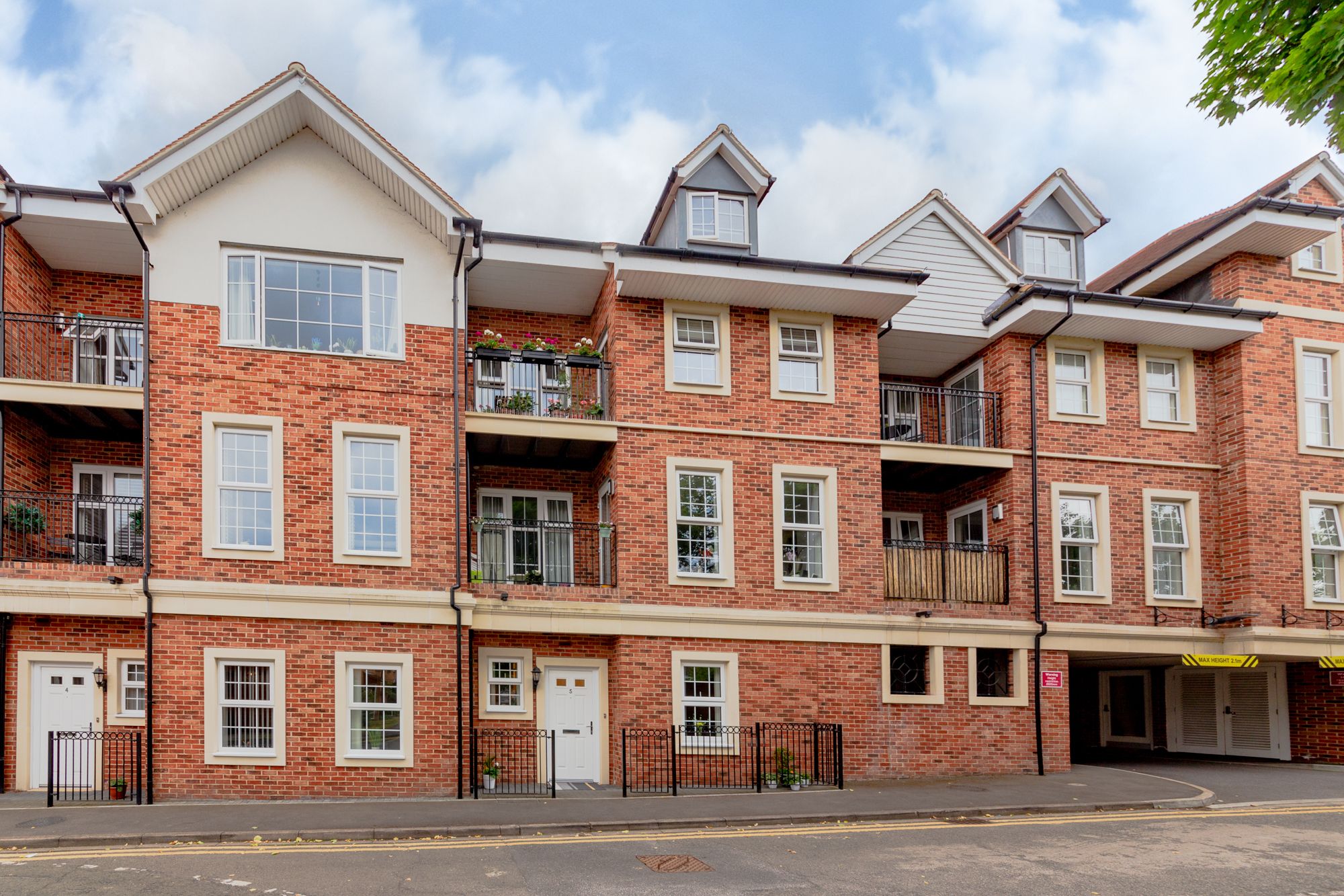 1 bed flat for sale in Peach Street, Wokingham, Berkshire RG40 Zoopla