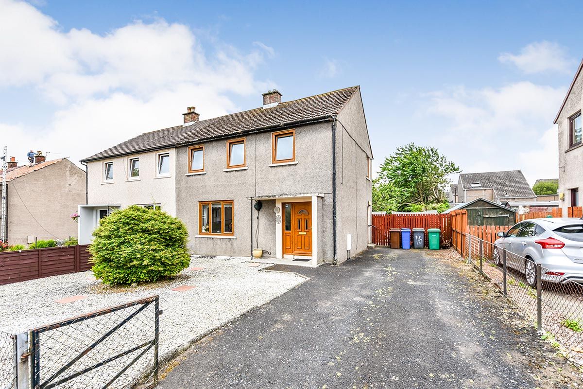 3 bed semidetached house for sale in Rothes Park, Leslie, Glenrothes